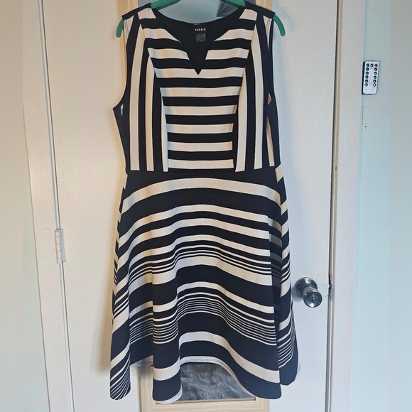 Torrid Skater Dress, 1x, Like New - Picture 1 of 3